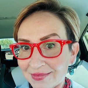 Meet your Posher, Dana